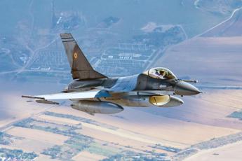 Ucraina, Russia contro Danimarca: “Fornitura F-16 porta a escalation”
