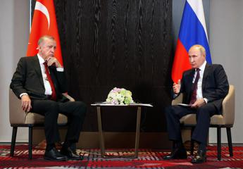 Ucraina-Russia, media: Erdogan proporrà a Putin cessate il fuoco anticipato