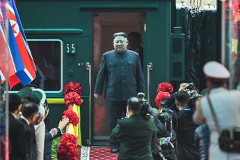 Kim incontra Putin, viaggio sul treno blindato tra lusso e aragoste vive