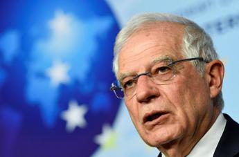 Migranti, Borrell: “Solidarietà all’Italia in un momento difficile”