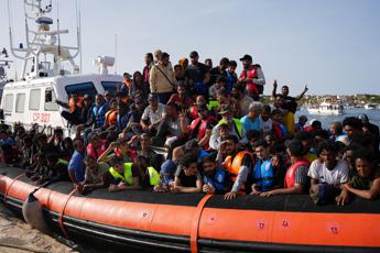 Migranti, Germania a Italia: “Rispetti Dublino o non accoglieremo più”