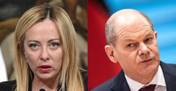 Migranti, Giorgia Meloni a Scholz: “Stupita da aiuti Germania a Ong”