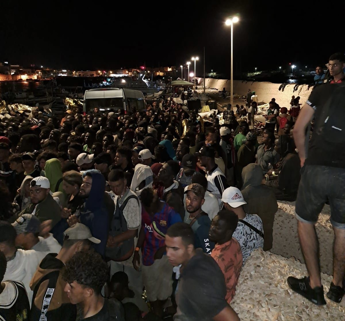 Notte di sbarchi a Lampedusa