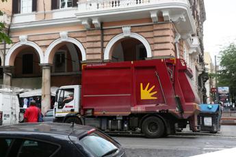 Roma, rubavano carburante: cinque dipendenti Ama indagati