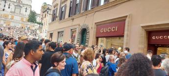 Sylvester Stallone a Roma, 200 persone fuori da Gucci ad aspettarlo