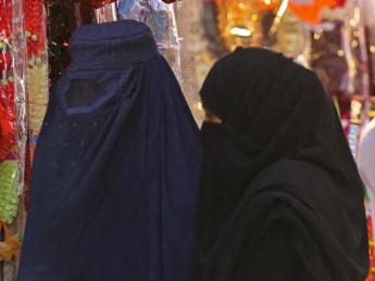 Talebani a conferenza Onu a Doha, la richiesta: niente donne afghane. E’ polemica