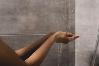 Allergia all’acqua, la storia di Tessa: “Ecco cosa mi succede sotto la doccia”