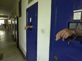 Carcere, l’appello dei detenuti: “Cure sempre più difficili, mancano medici”
