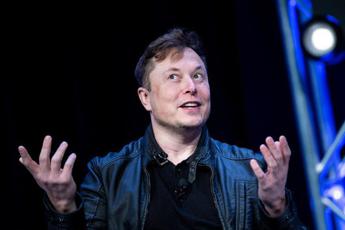 Elon Musk non chiude X nei paesi Ue, l’erede di Twitter resiste