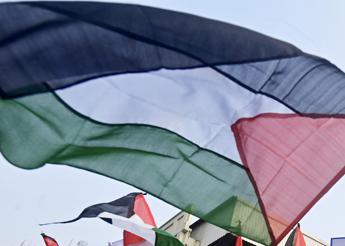 Ex terrorista in piazza per Palestina: “Israele fa guerra, non pretenda la pace”