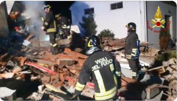 Ferrara, esplode abitazione ad Argenta: due possibili dispersi – Video