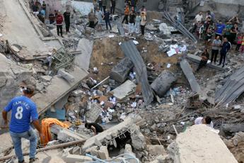 Gaza, attacco a chiesa ortodossa: 18 morti. Israele: “Non era obiettivo”