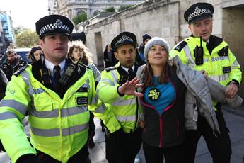 Greta Thunberg protesta a Londra contro i petrolieri: arrestata