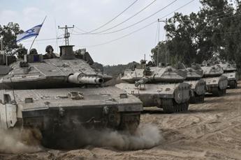 Israele, prove di attacco a Hamas: primi blitz a Gaza