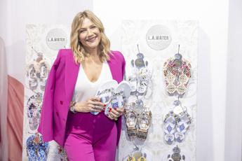 L.A Water for wedding, la Stefanenko a Roma Sposa con le ‘ciabattine gioiello’