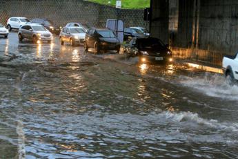 Maltempo in Toscana, è allerta arancione. Bomba d’acqua a Follonica