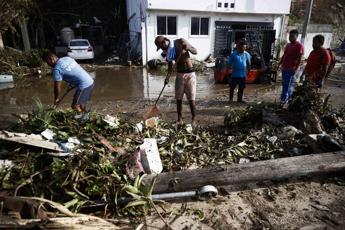 Messico, sale a 48 morti bilancio uragano Otis