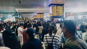 Treni, caos Roma: alla stazione Termini ritardi fino a 4 ore