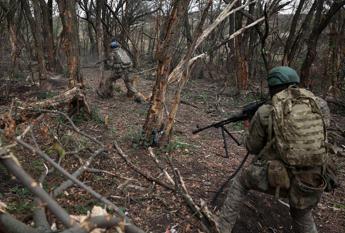 Ucraina, Russia assedia Avdiivka. Zelensky: “Le nostre posizioni vengono mantenute”