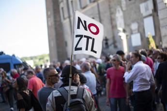 Ztl Roma fascia verde, corteo oggi nella Capitale: “Chiediamo libertà di circolare”