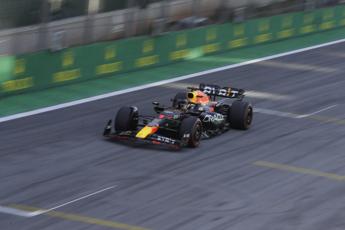 F1 Gp Brasile, Verstappen vince ancora con Red Bull e Ferrari affonda