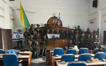 Gaza, soldati Israele entrano nel Parlamento: “Hamas in fuga”