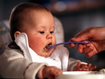 Influenza bimbi, ecco cosa fargli mangiare: i consigli del pediatra
