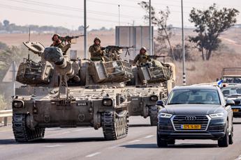 Israele, attacco avanza: “Soldati a Gaza City”. Nuovo raid su campo profughi
