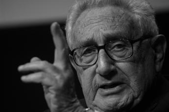 Kissinger, non solo Agnelli: gli amici italiani da Romiti a Napolitano