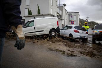 Maltempo Toscana, allerta arancione domani a Prato. Il sindaco: “State a casa”