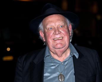 Morto Joss Ackland, star di Arma letale 2 e Caccia a Ottobre Rosso: aveva 95 anni