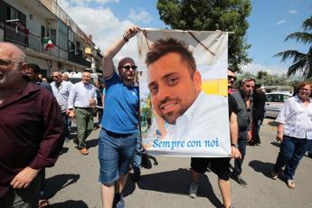 Omicidio Cerciello, scattò foto di Hjorth bendato: carabiniere condannato a un anno