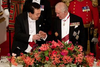 Re Carlo cita il K-pop, il ‘Gangnam style’ protagonista a Buckingham Palace