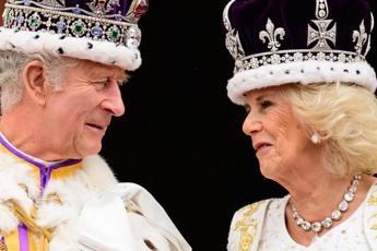 Re Carlo pronuncia il King’s Speech, ma tutti gli occhi sono su Camilla