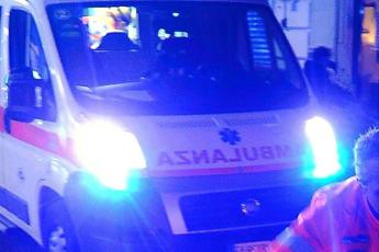 Reggio Emilia, tir perde carico: 2 morti e 3 feriti, camionista fugge