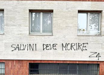 “Salvini deve morire”, scritta choc contro vicepremier a Milano