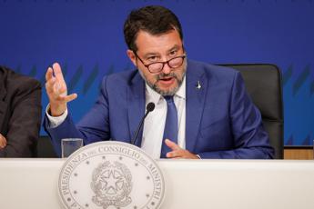 Sciopero 27 novembre, Salvini firma precettazione: stop ridotto a 4 ore