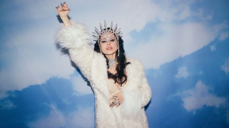 “The Queens” è il nuovo singolo di Paola Iezzi