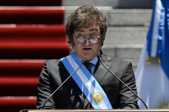 Argentina, Milei giura da presidente: “No alternative a riforme choc”