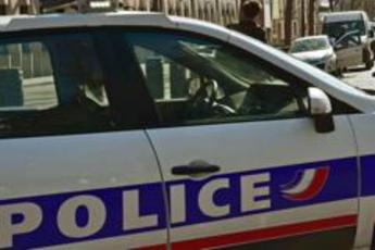 Cadavere a pezzi in valigia a Parigi, omicida confessa: “Ha trattato male mia moglie”