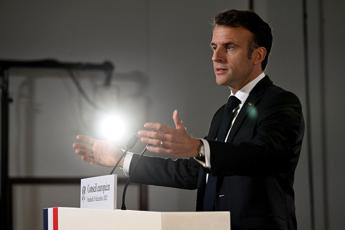 Difesa Ue, Macron: “Valutare le armi nucleari”