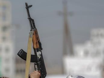 Mar Rosso, Houthi: “Attaccati due cacciatorpedinieri Usa”