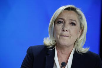Marine Le Pen rinviata a giudizio, processo per truffa su fondi Ue