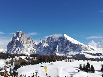 Alto Adige, sciatrici cadono da seggiovia all’Alpe di Siusi: morta una donna, l’altra è grave