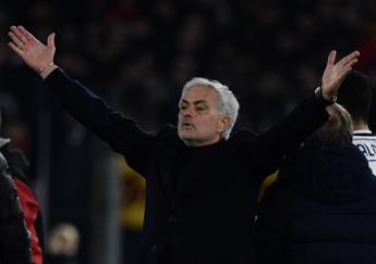 Lazio-Roma 1-0, Mourinho: “Perso con un rigore da Var un po’ ridicolo”
