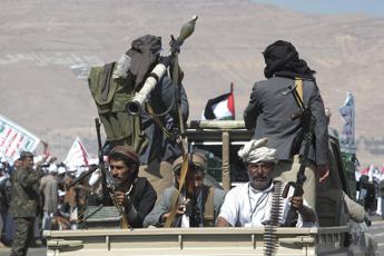 Nuovi raid Usa: “Colpiti missili Houthi nello Yemen”