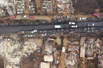 Cile, incendi nella regione di Valparaiso: bilancio sale a 112 morti