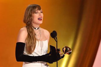 Grammy, Taylor Swift nella storia: suo per la quarta volta il premio per il miglior album dell’anno