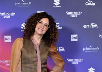 Sanremo 2024, è Teresa Mannino show in conferenza stampa