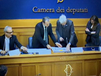 Europee, firmata intesa tra C. De Luca ed ex ministro Castelli, con “benedizione” Bossi